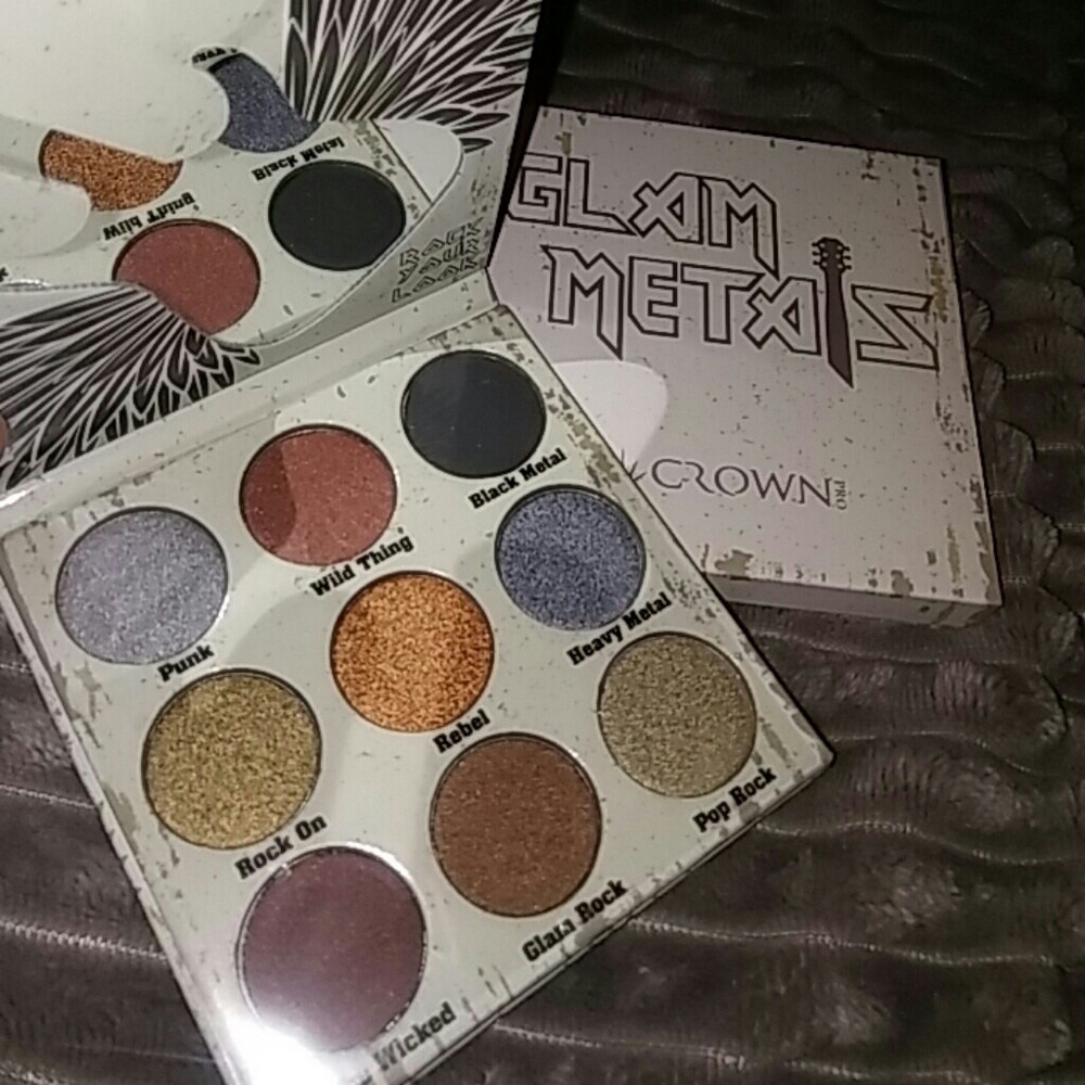 NIB Crown Pro Glam Metals palette